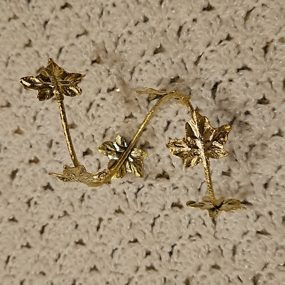 Vintage Cloth Napkin Twisted Rings. (12) total. - Picture 3 of 3